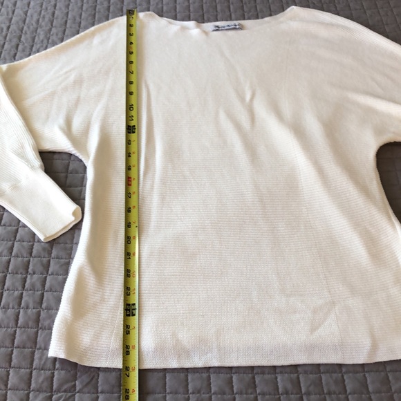 ❄️ Tommy Bahama Winter White Sweater - Picture 3 of 8